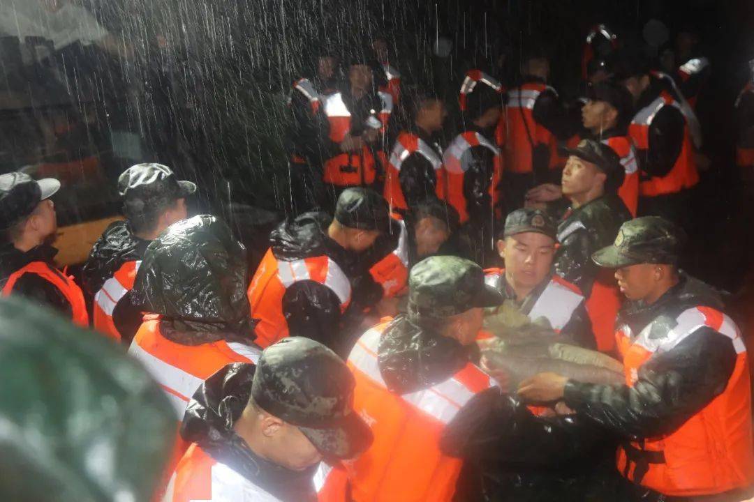 抗洪戰(zhàn)士下落不明_98抗洪犧牲多少戰(zhàn)士_奶茶店給抗洪戰(zhàn)士送爆米花