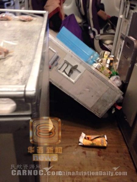 東航航班遭重度顛簸_南航航班遭鳥擊_東航南京到長沙航班