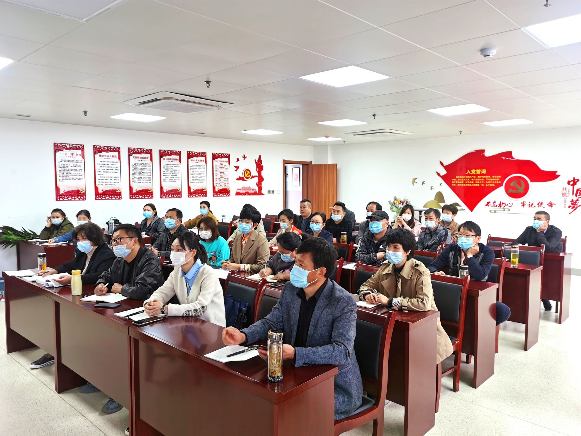 社會(huì)工作者 培訓(xùn)網(wǎng)站_工信局社會(huì)實(shí)踐活動(dòng)方案_社會(huì)調(diào)查研究 訪談法 作者