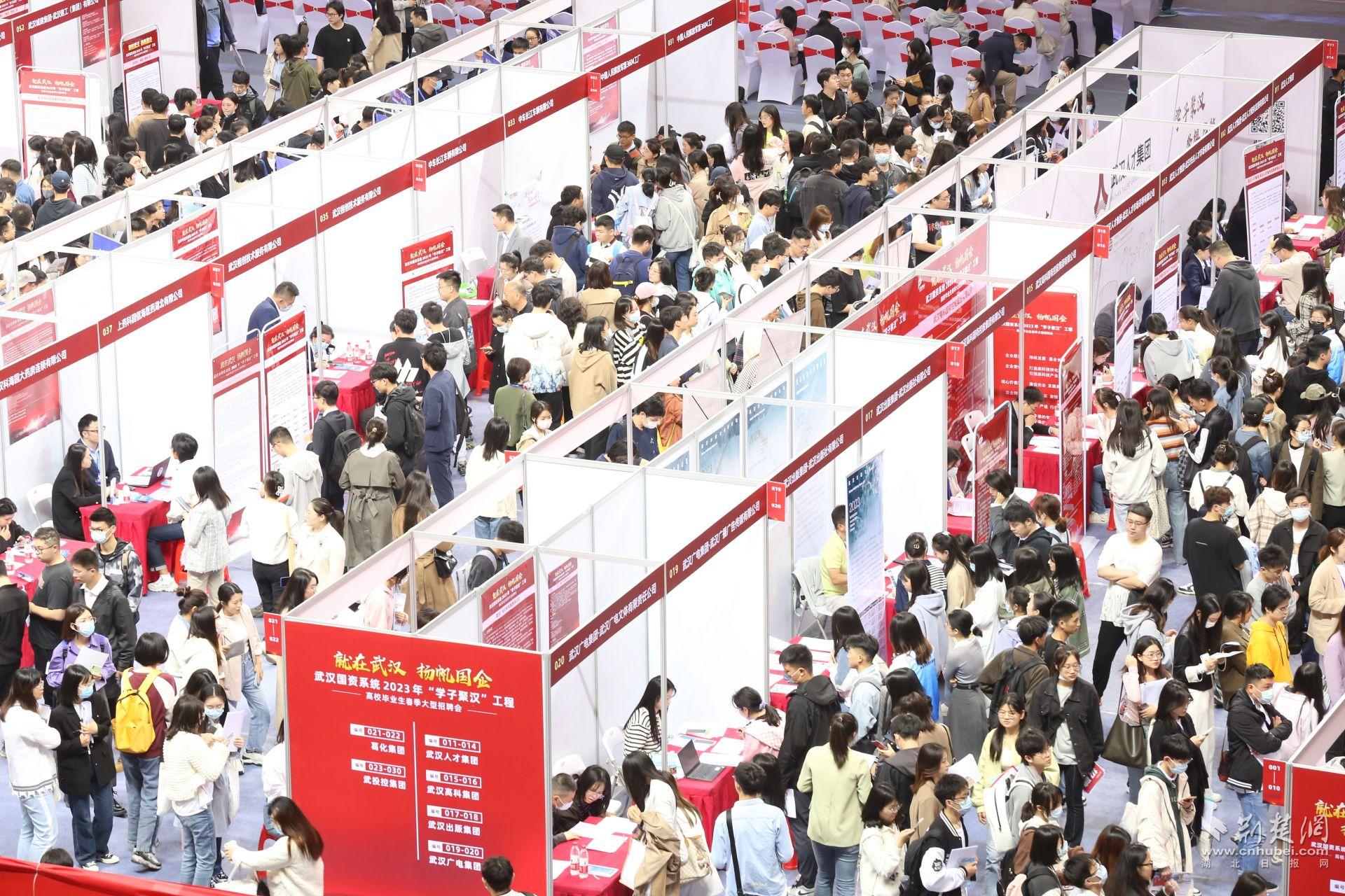 女大學(xué)穿生文胸照片_大學(xué)生招聘會(huì)_51888 團(tuán)購(gòu)會(huì) 宜興花園豪生