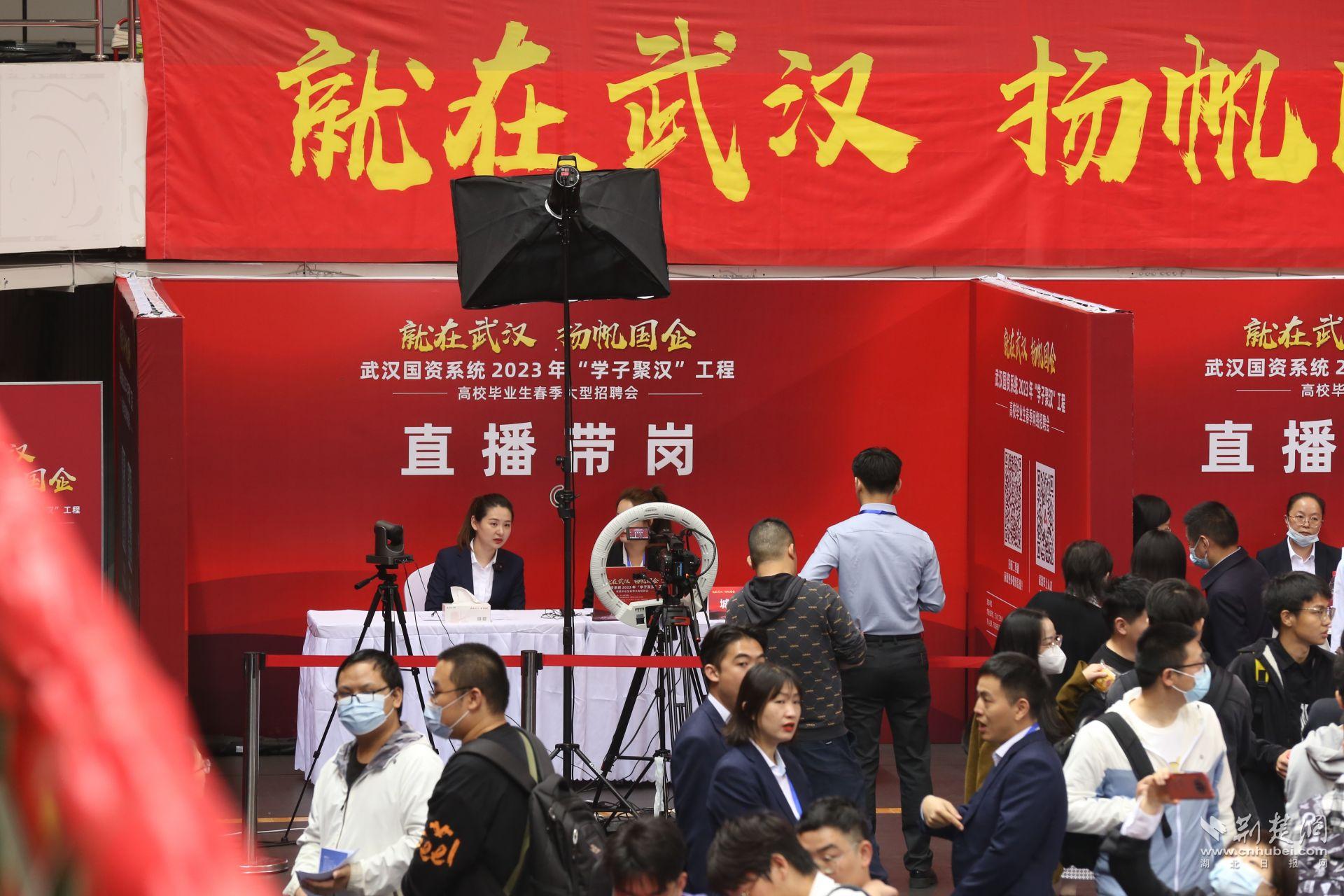 51888 團(tuán)購(gòu)會(huì) 宜興花園豪生_女大學(xué)穿生文胸照片_大學(xué)生招聘會(huì)