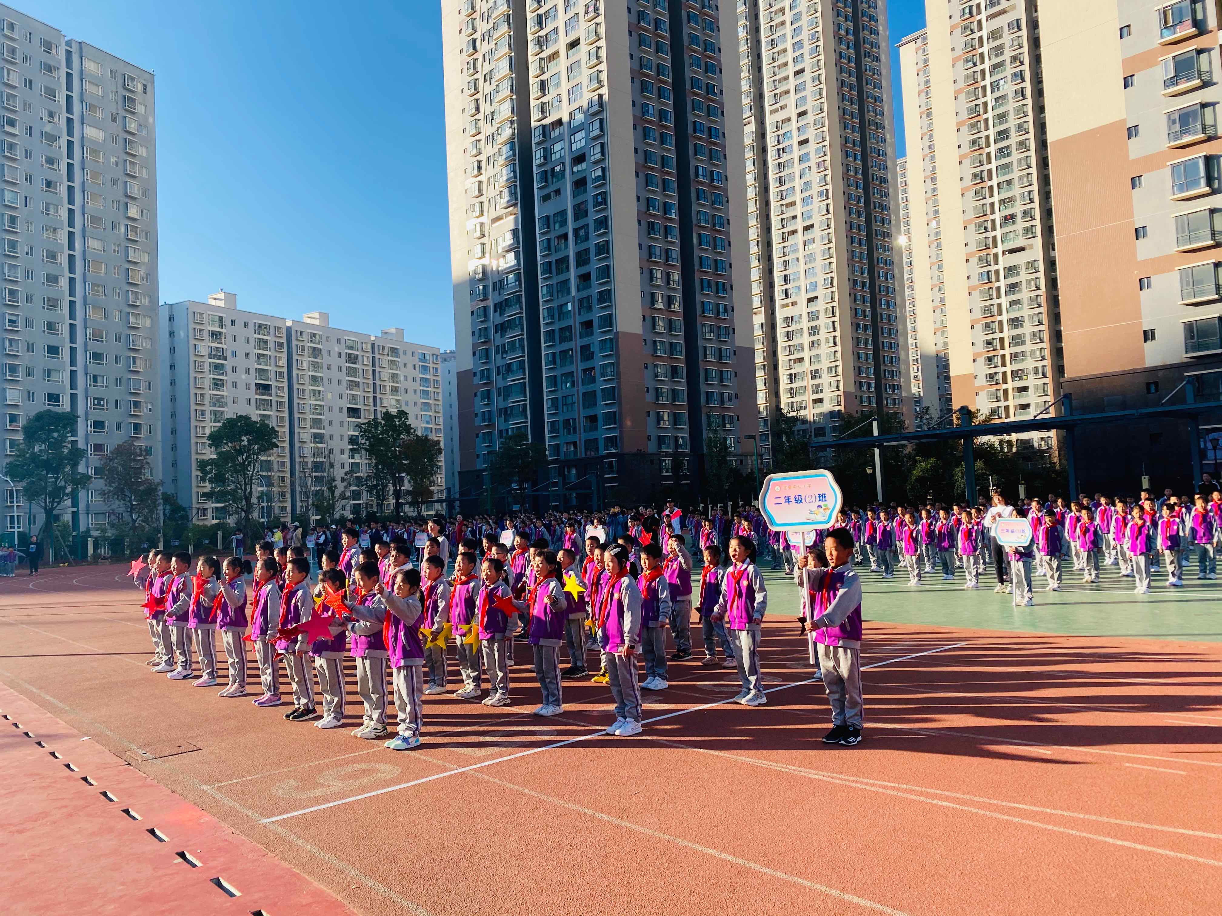 昆明五里小學對應中學_昆明東華小學交響校區對應中學_東華小學金色校區成績