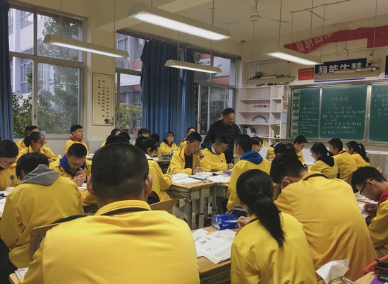 別樣的政治課——學校校長潘先根引領示范“成功課堂”