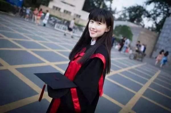 人大校花康逸琨_人大?；狄葭啔v_人大?；狄葭仡?/></p>
<p>3、康逸坤 中國人民大學藝術學院：康逸坤出生于1990年，畢業于中國人民大學藝術學院，因她青春靚麗、大方靚麗的照片被刊登在人民大學官網而成為網絡紅人。</p>
<p><img src='http://www.wwgd.com.cn/uploadfile/2024/0823/20240823100339288.jpeg' alt=