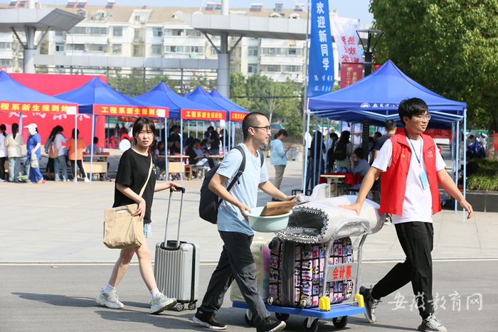 安徽審計(jì)學(xué)院官網(wǎng)_安徽審計(jì)職業(yè)學(xué)院迎新活動(dòng)_2023級(jí)新生入學(xué)報(bào)道