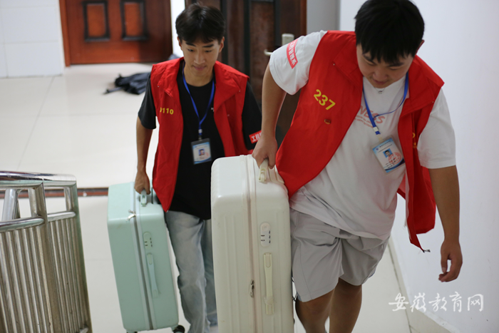 2023級(jí)新生入學(xué)報(bào)道_安徽審計(jì)職業(yè)學(xué)院迎新活動(dòng)_安徽審計(jì)學(xué)院官網(wǎng)