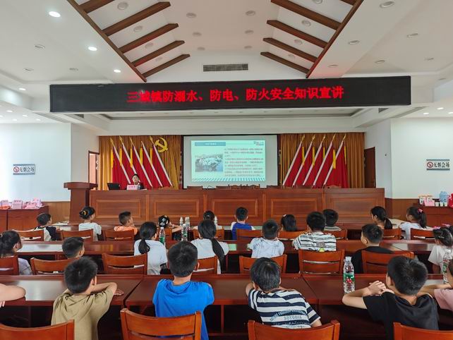 滁州技術學院_滁州職業技術學院 少先隊實踐營 團團帶隊