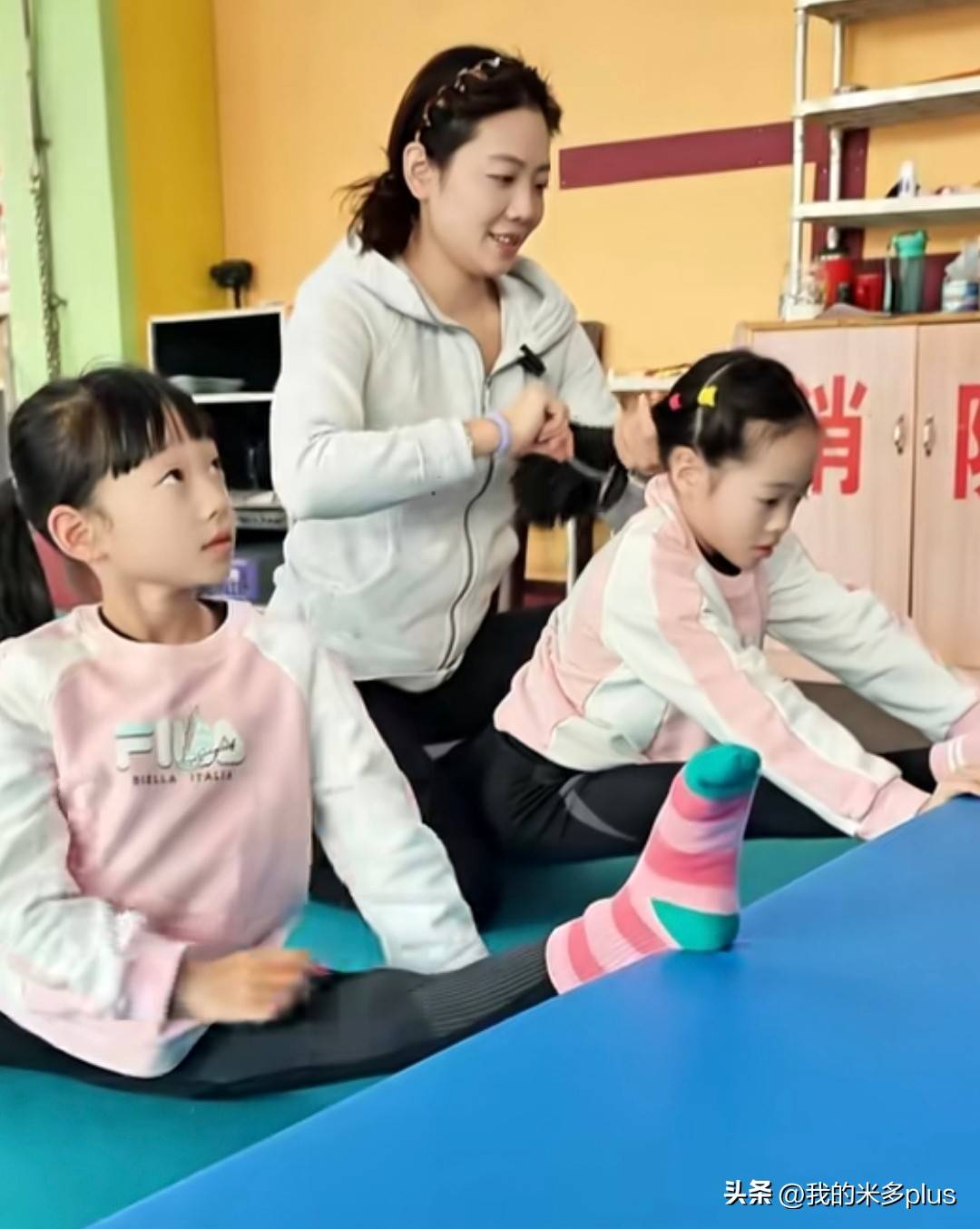 父母高度投入教育安排_兒童體育培訓_8歲女孩體操訓練平衡