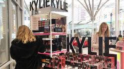依靠Kylie Jenner在Instagram上的1.51億粉絲，Kylie Cosmetics銷售額僅用一年半就達到4.2億美元